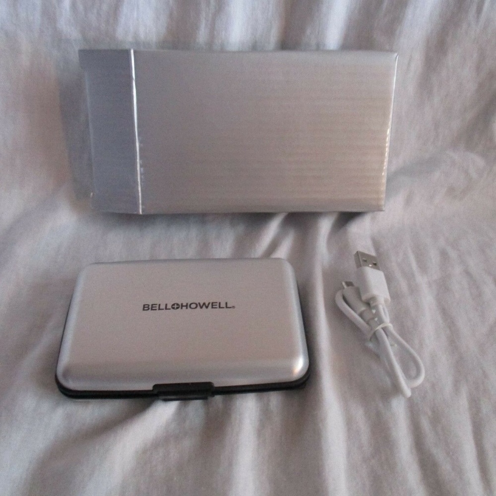 BELL HOWELL E-CHARGE WALLET RFID PHONE CHARGER NEW